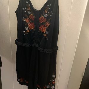Black romper w floral design